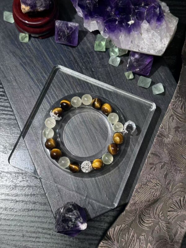 Leo-exclusive crystal bracelet